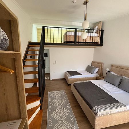 בראט Salillari Guest House מראה חיצוני תמונה
