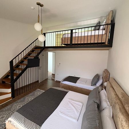 בראט Salillari Guest House מראה חיצוני תמונה