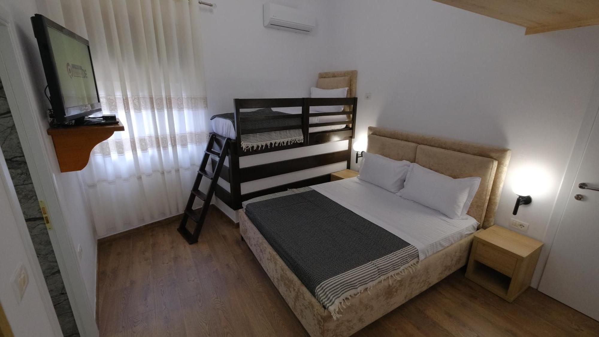 בראט Salillari Guest House מראה חיצוני תמונה