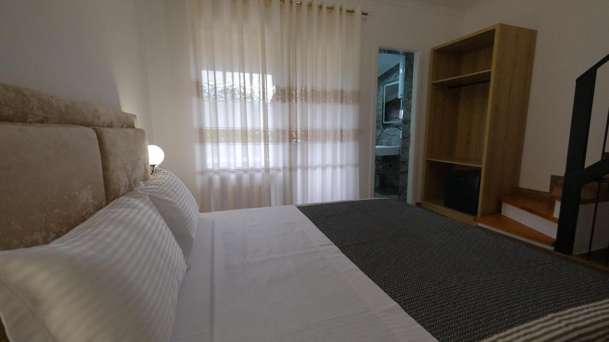 בראט Salillari Guest House מראה חיצוני תמונה