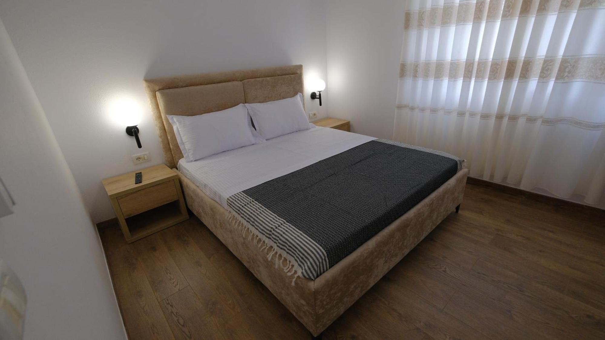 בראט Salillari Guest House מראה חיצוני תמונה