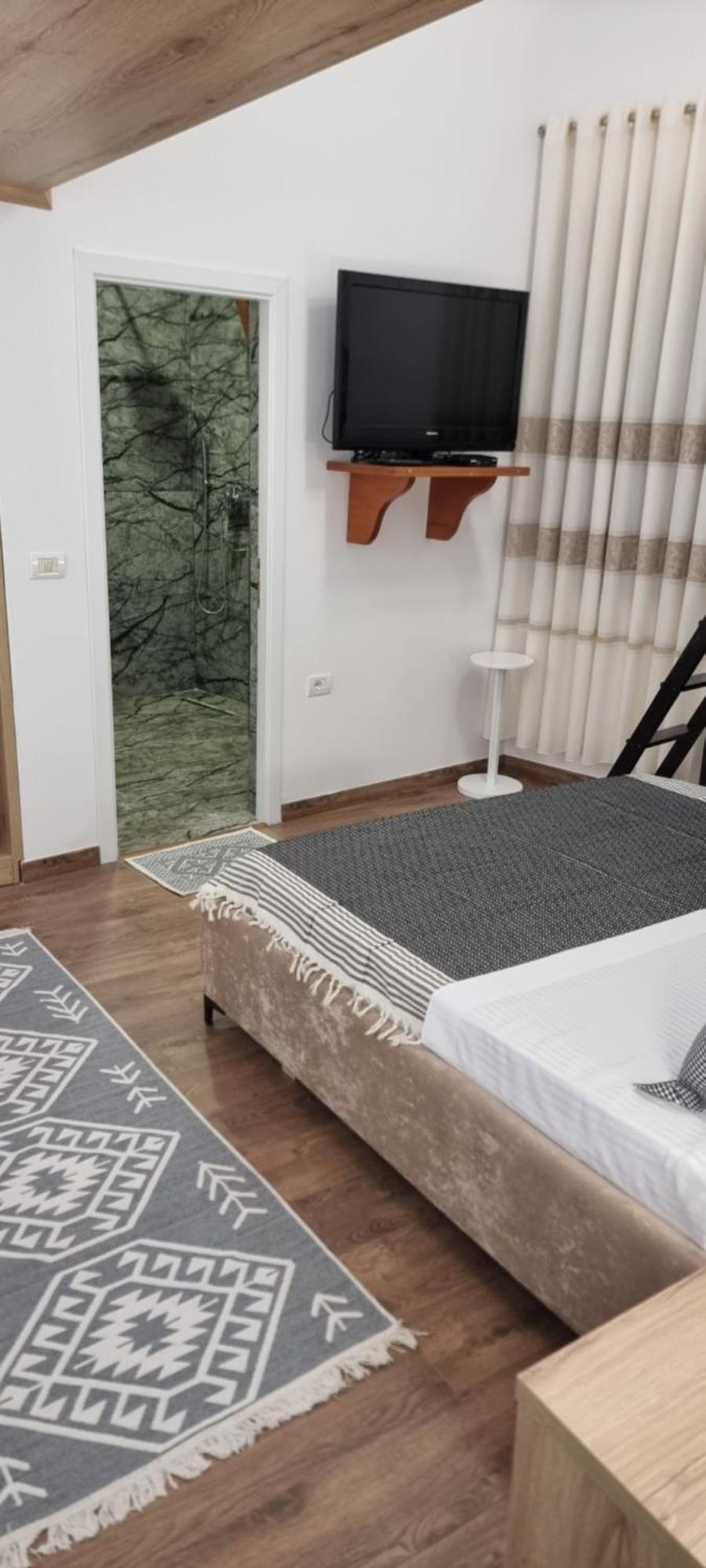 בראט Salillari Guest House מראה חיצוני תמונה