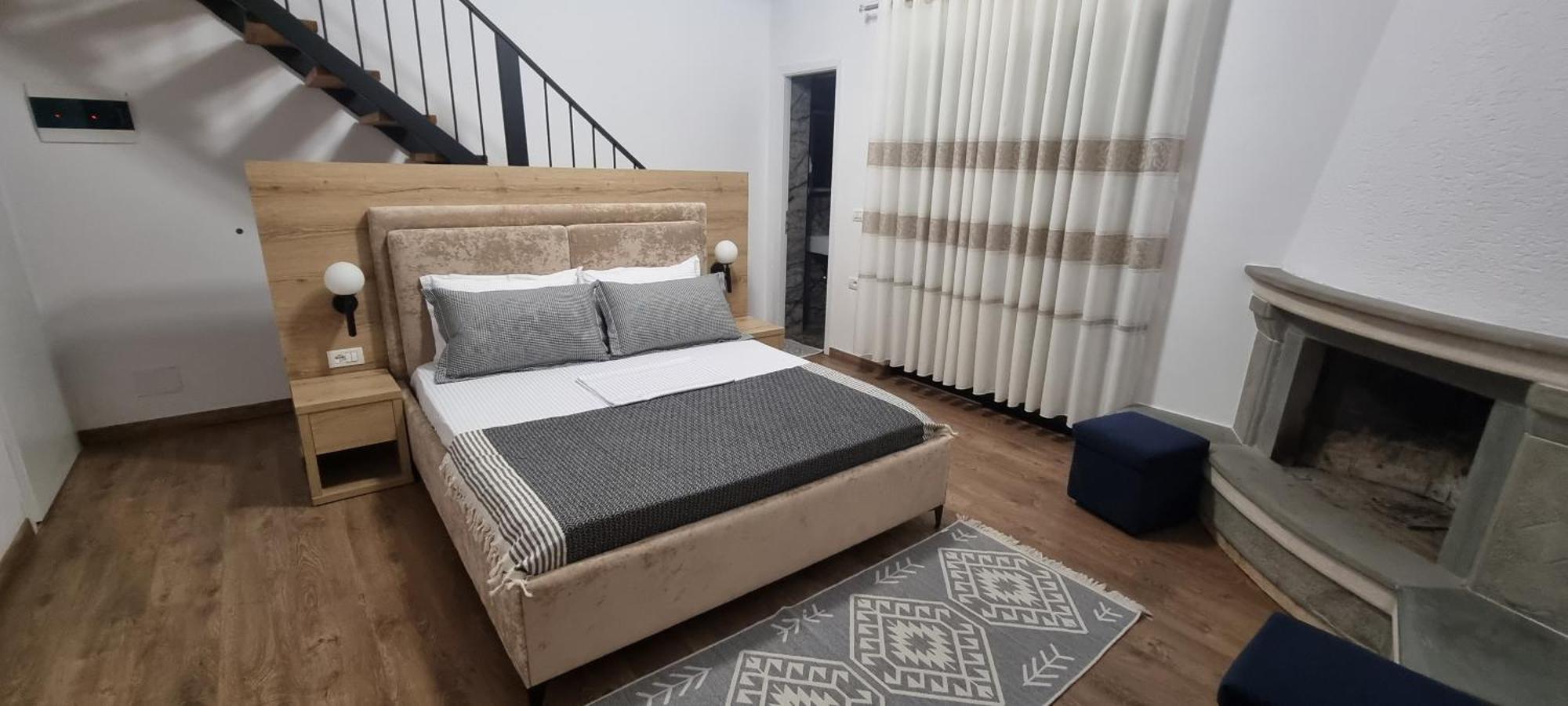 בראט Salillari Guest House מראה חיצוני תמונה