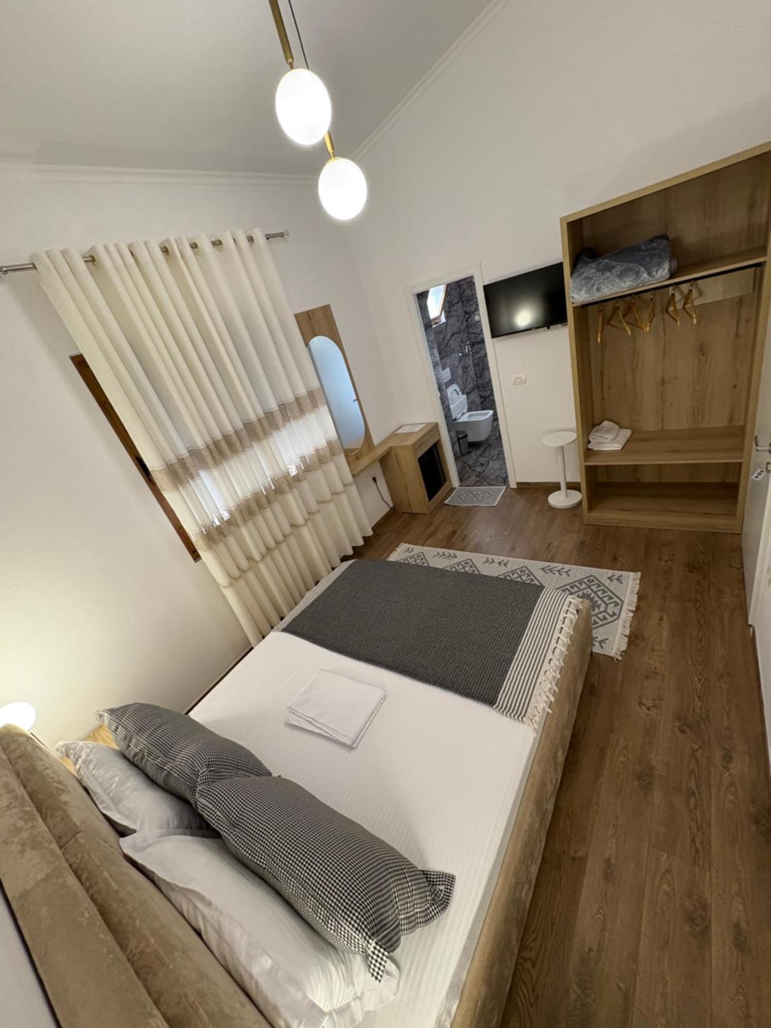 בראט Salillari Guest House מראה חיצוני תמונה