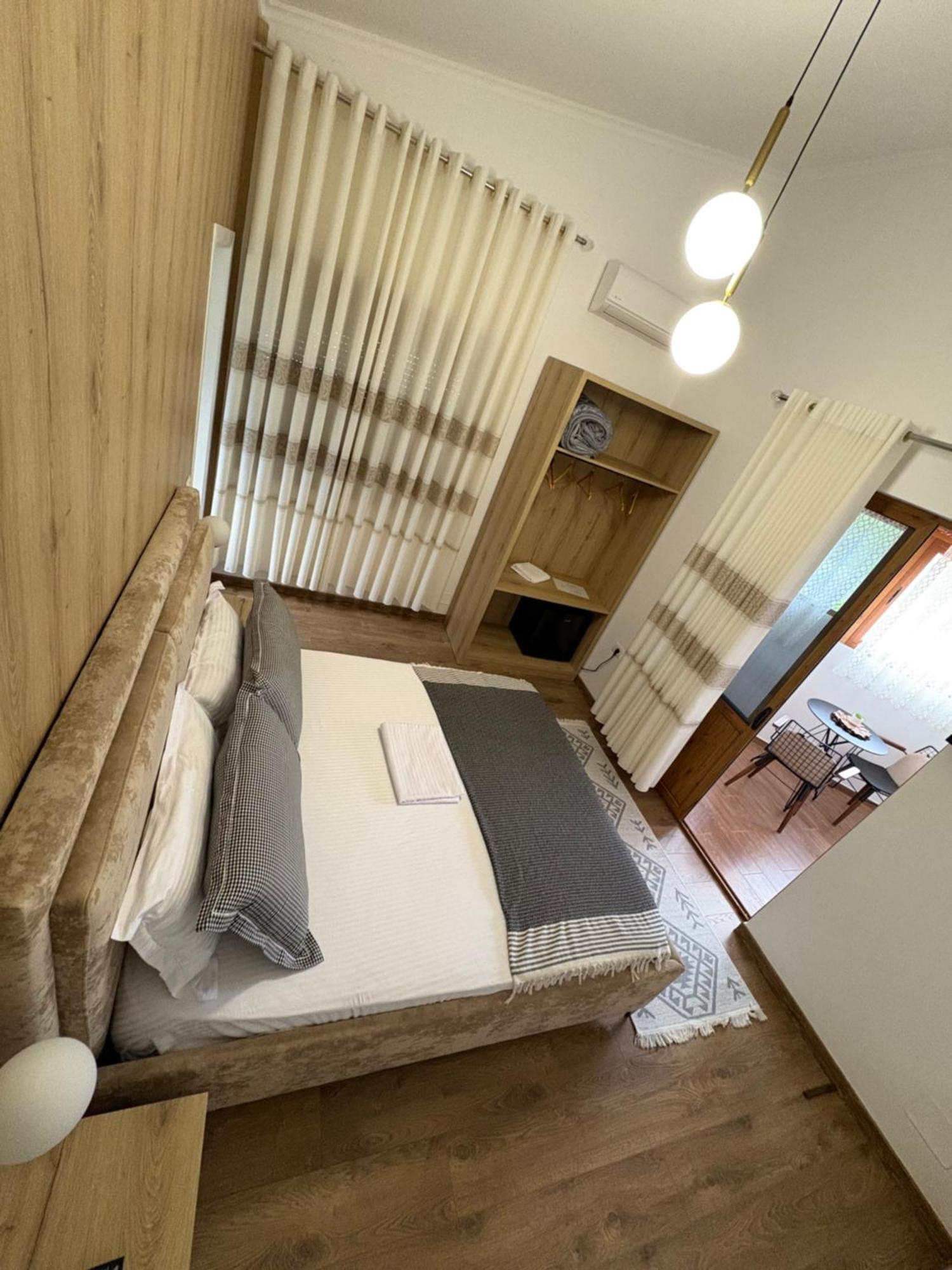 בראט Salillari Guest House מראה חיצוני תמונה