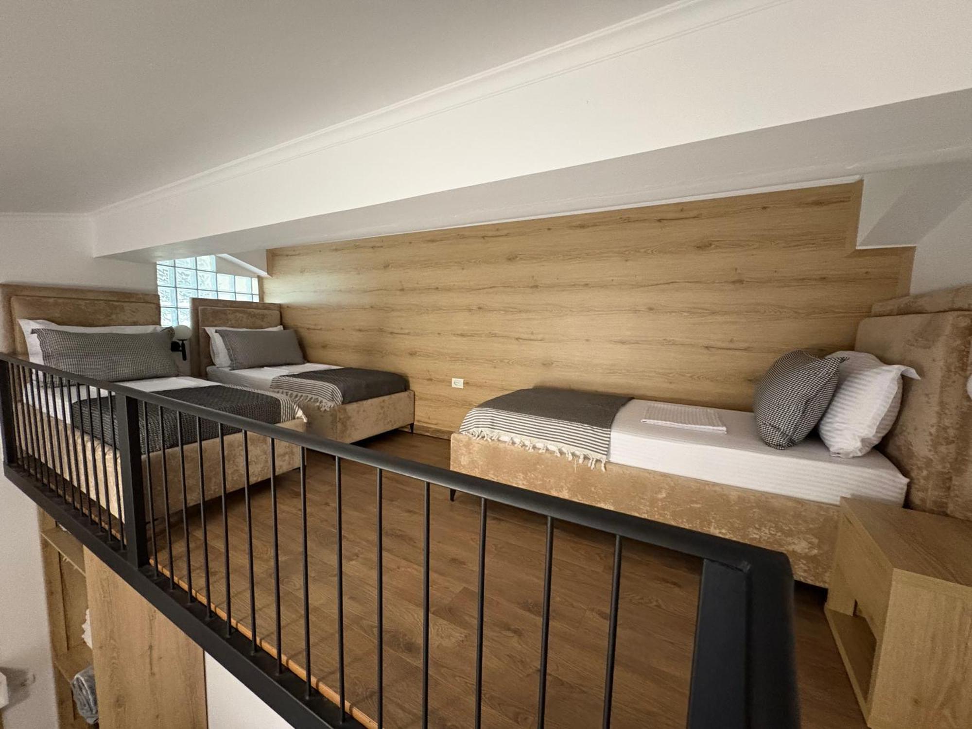 בראט Salillari Guest House מראה חיצוני תמונה