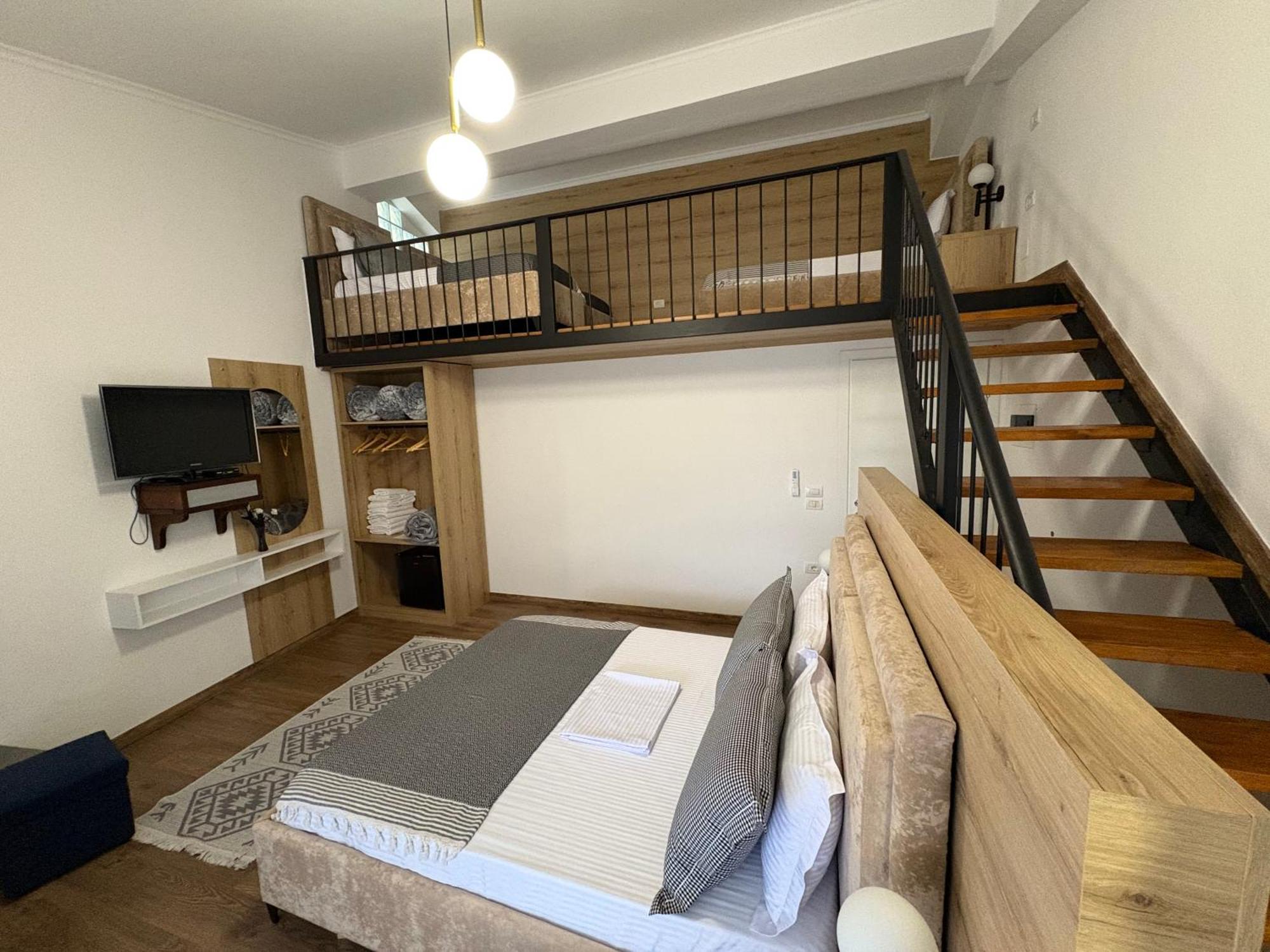 בראט Salillari Guest House מראה חיצוני תמונה