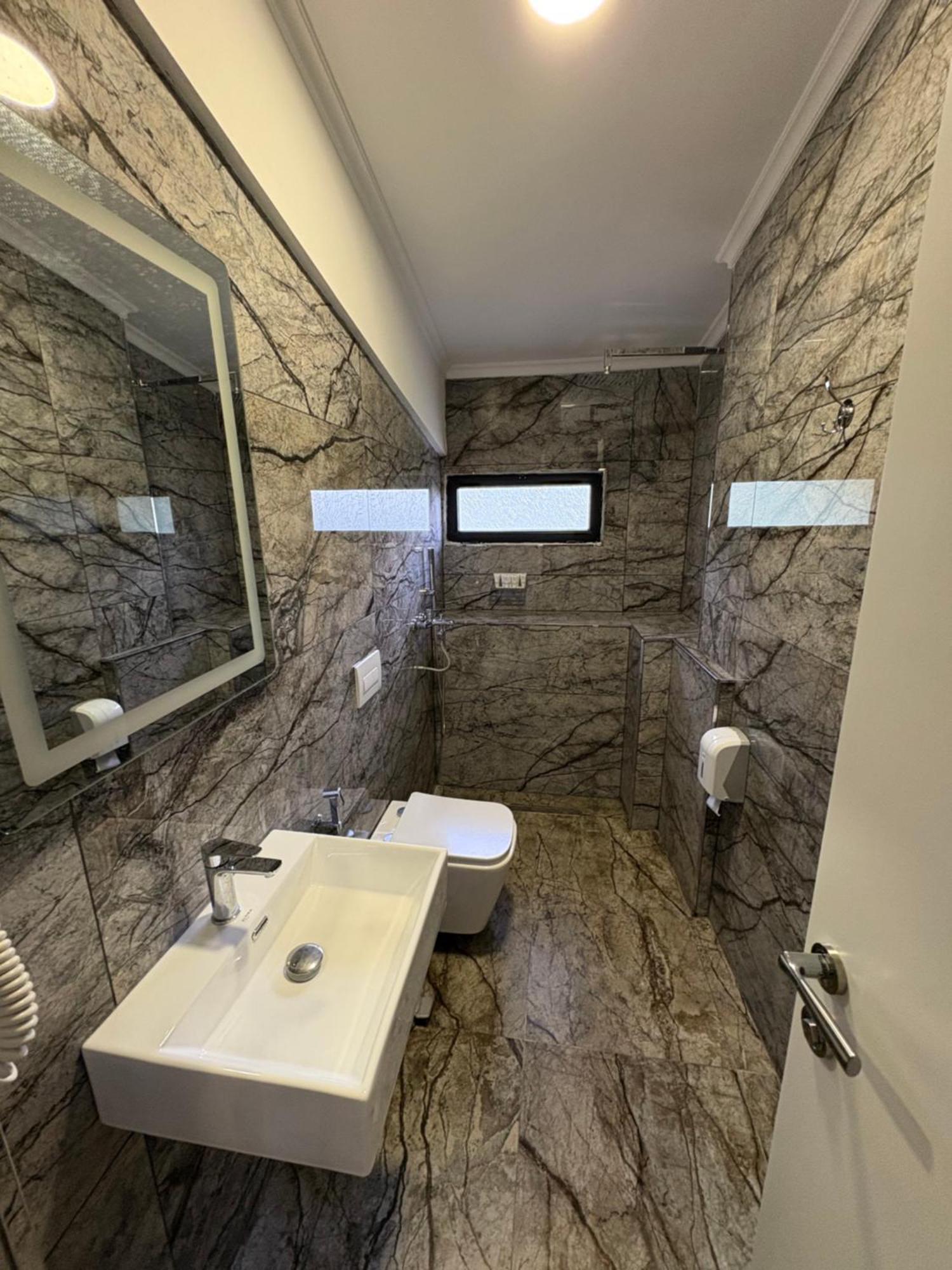 בראט Salillari Guest House מראה חיצוני תמונה