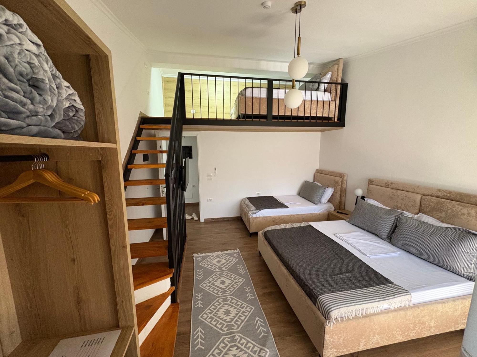 בראט Salillari Guest House מראה חיצוני תמונה