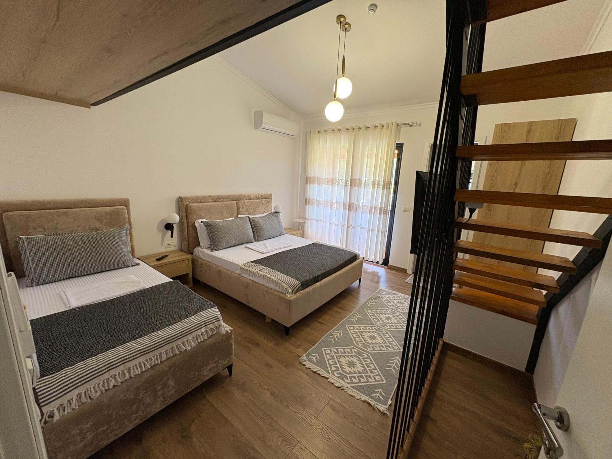 בראט Salillari Guest House מראה חיצוני תמונה