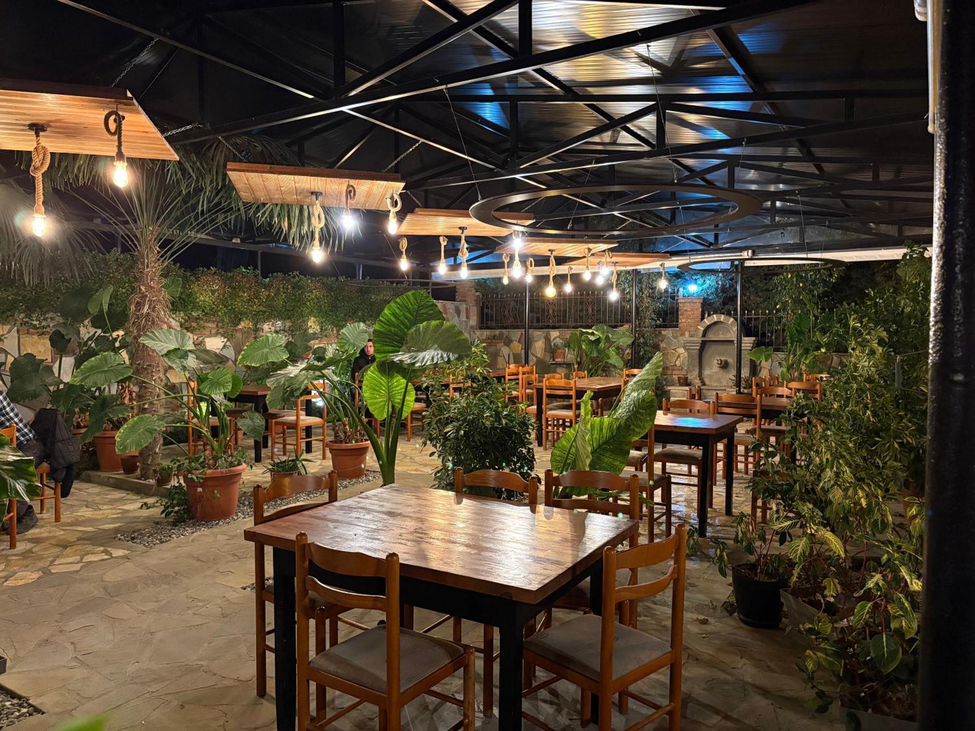 בראט Salillari Guest House מראה חיצוני תמונה